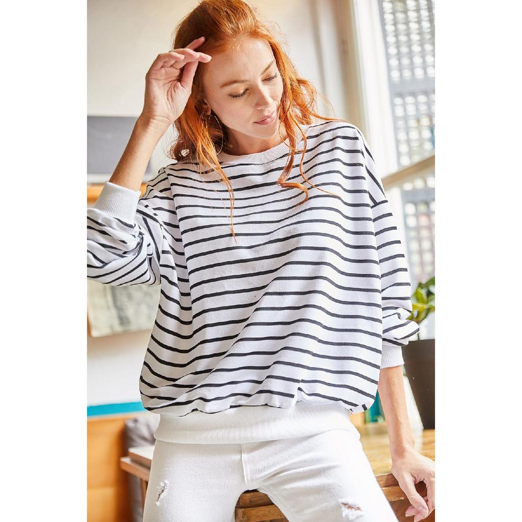 Women's White Black Striped Basic Soft Textured Loose Sweatshirt Swt-19000457