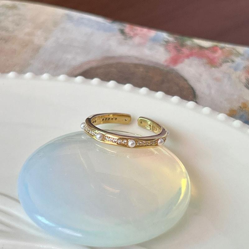 Exquisite Butterfly Decorative Ring For Women Unique Design With Pearl Enamel And Gemstones