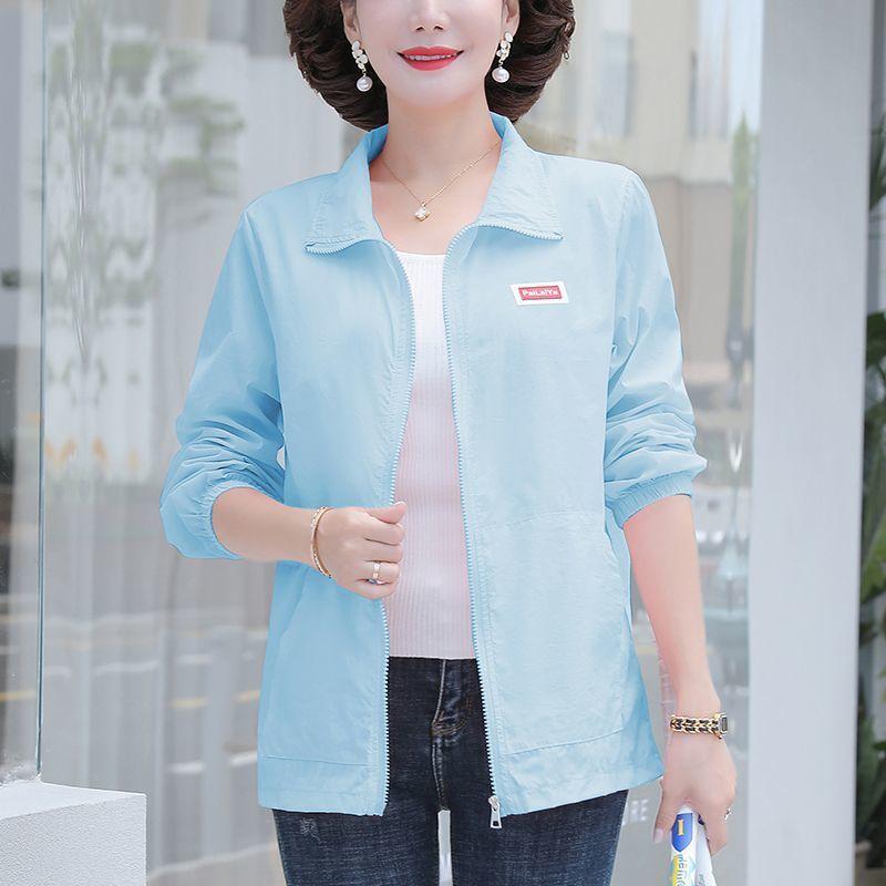 Женская куртка большого размера на весну-лето, однотонная, свободного кроя, на молнии, короткая, с лацканами, тонкая, с легкой защитой от солнца