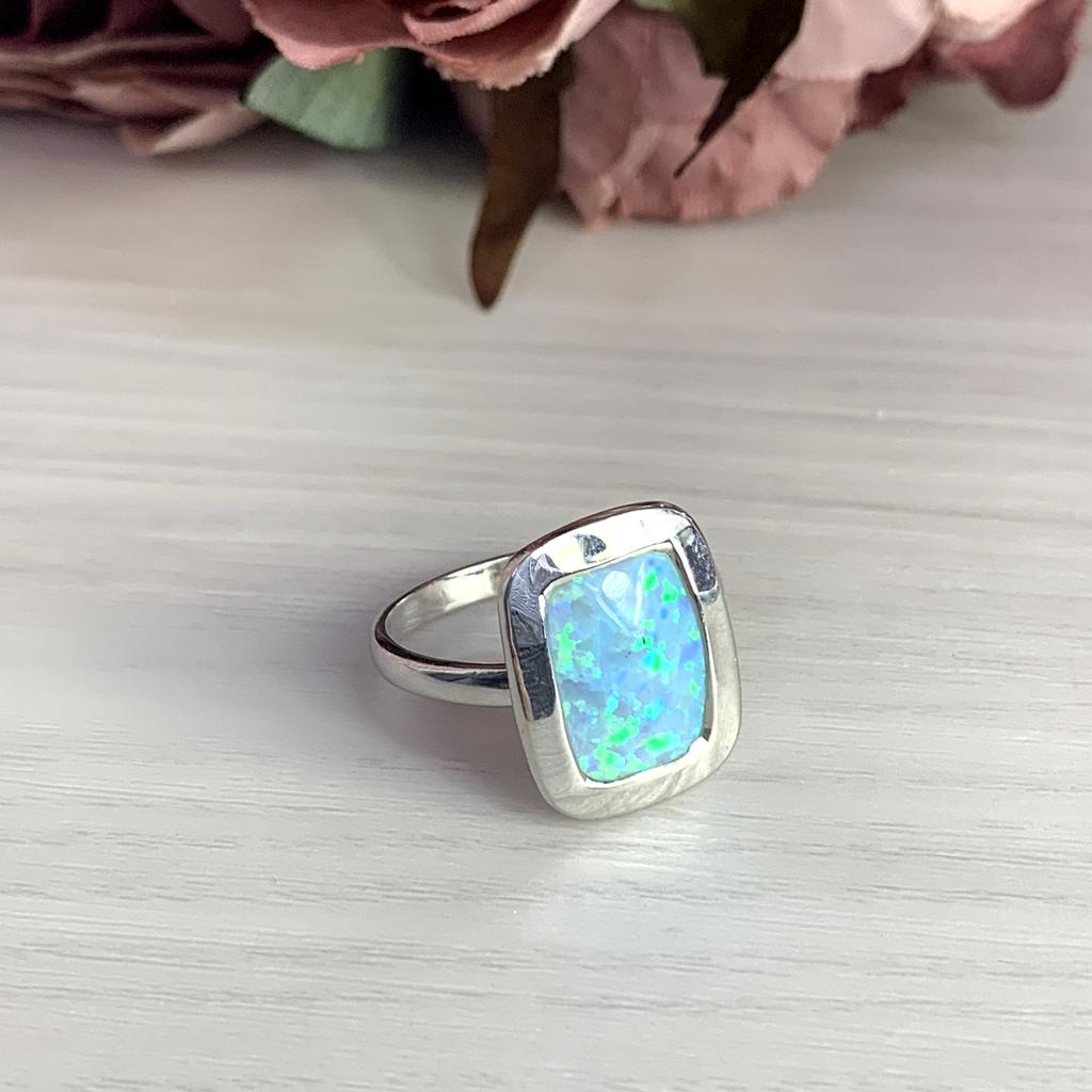Silver Ring with Opal 2.55ct (2011811) 3.41 Gr. 925 Samples