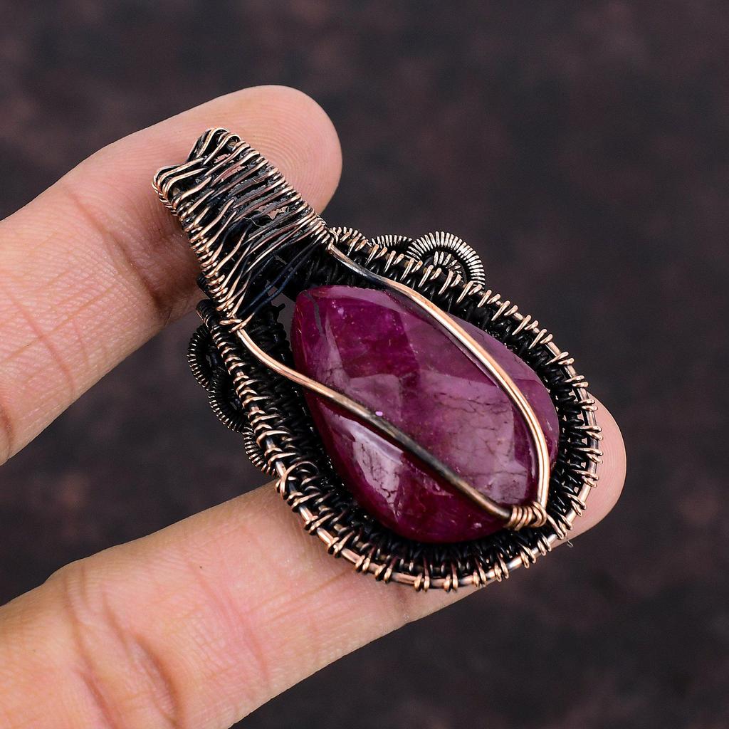 Ограненный кашмирский рубиновый кулон из меди, обернутый проволокой, оригинальный драгоценный камень, медное ювелирное изделие, кулон ручной работы, кашмирский рубиновый ювелирный подарок для него