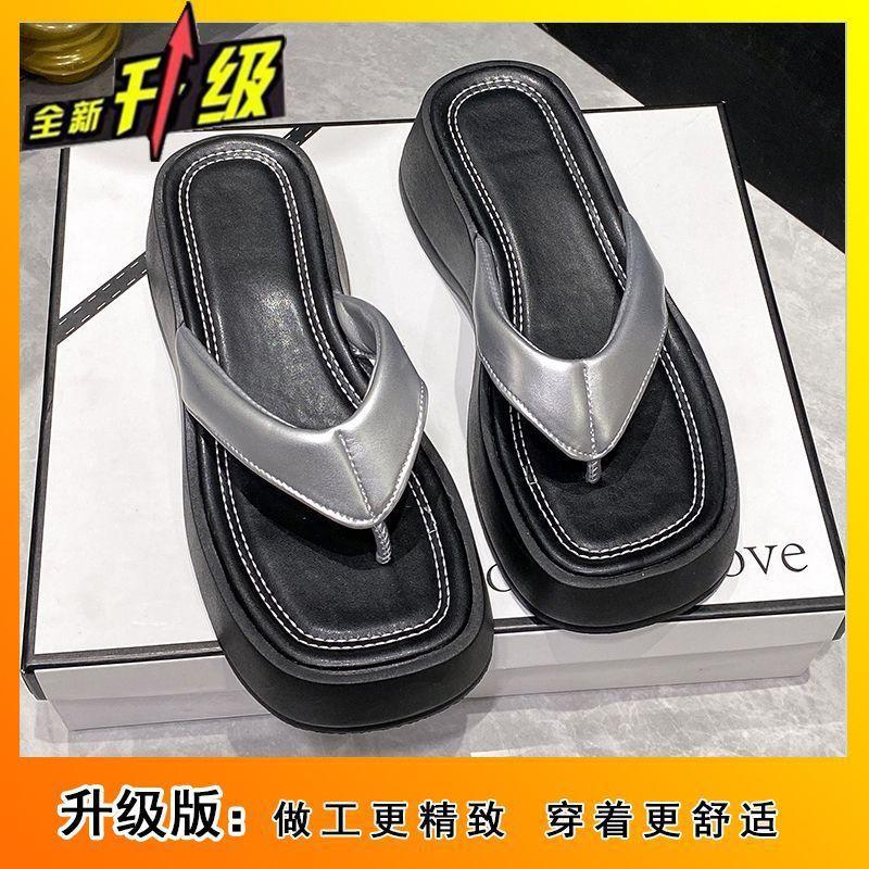 Повысить популярность ношения крутых тапочек на улице женские 2025 лето новые толстоподошвенные универсальные пляжные шлепанцы модные сандалии женские