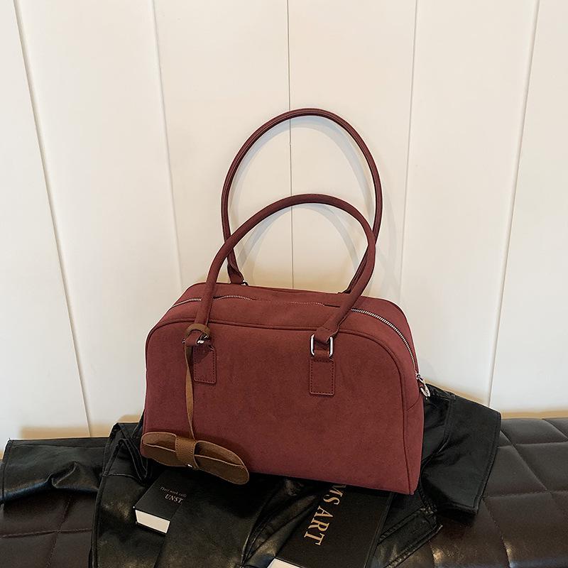 Retro Frosted Large Capacity Women's Boston Handbag: 2025 Autumn/Winter Versatile Single Shoulder Commuter Bag