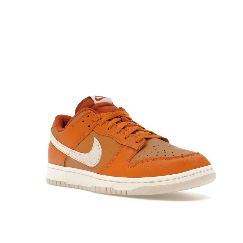 Nike Кроссовки унисекс Dunk Low SE Monarch оранжево-льняные темно-коричневые HJ9121-815