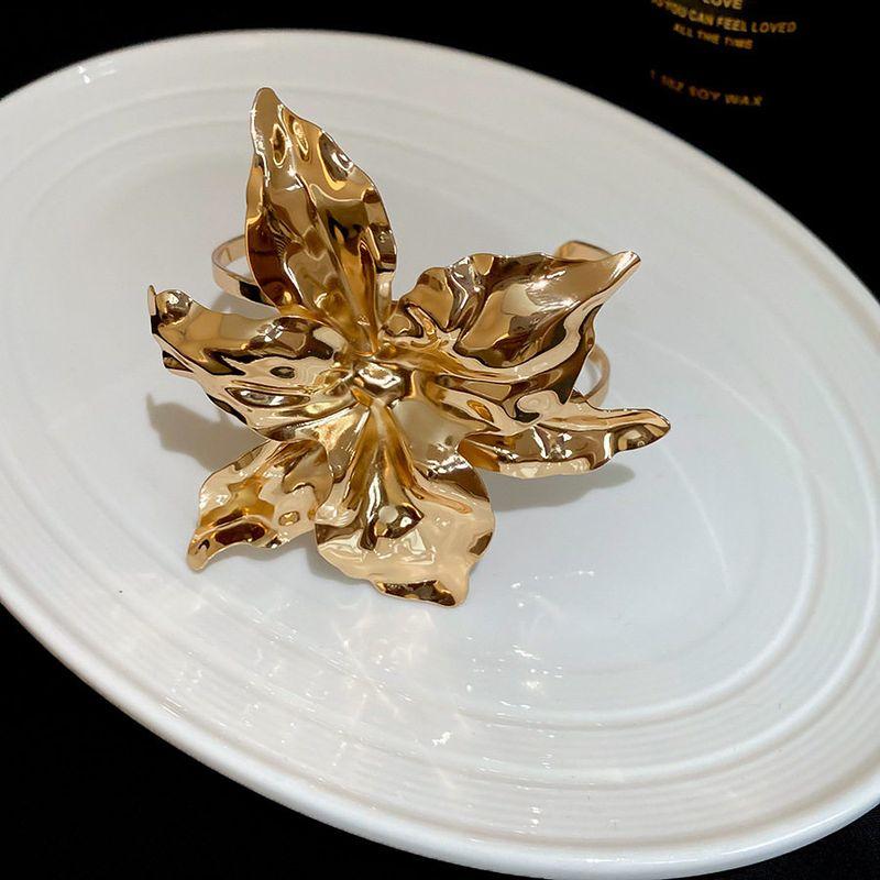 European and American Exaggerated Metal Flower Bracelets, Fashionable and Trendy Arm Rings, Simple and Luxurious High-End Jewelry with a Unique Design