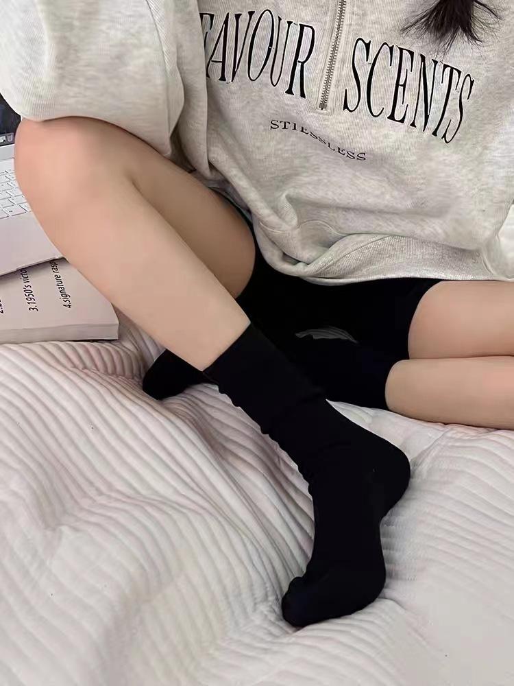 Женские темно-серые носки простые базовые вертикальные полоски хлопковые носки средней длины сложенные тонкие