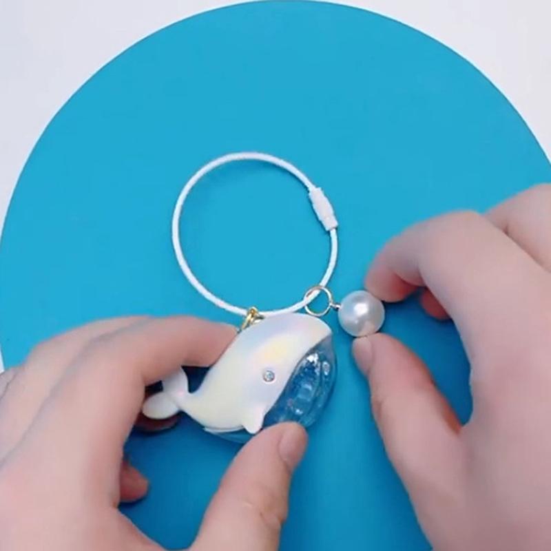 1 шт., детский подарок на день рождения для девочек, мультяшный цветной лазерный брелок в виде кита для женщин, сумка, подвеска, ПВХ, морское животное, автомобильный брелок