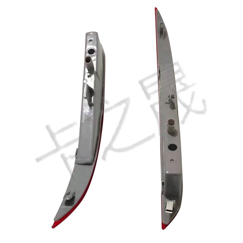 Декоративные огни заднего бампера BMW X4 X6 G02 F16 (Деталь №63147323186/63147323185)