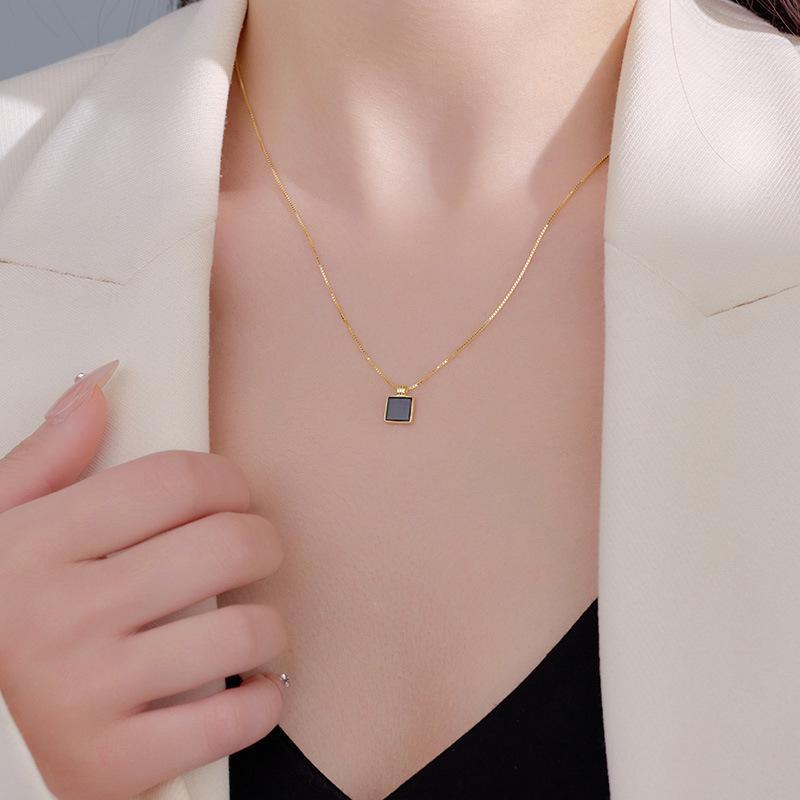 Banyan Tree S925 Silver Black Agate Square Pendant Necklace for Women - Minimalist High-end Clavicle Chain