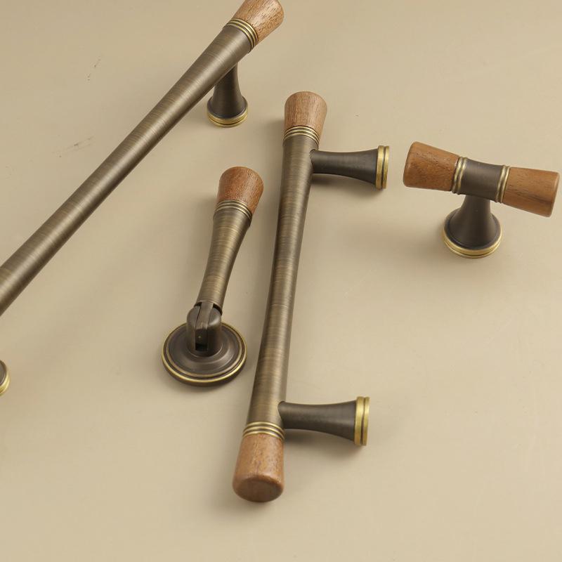 Vintage Look Nordic Cabinet Door Handle in Walnut and Brass for Clothing Storage