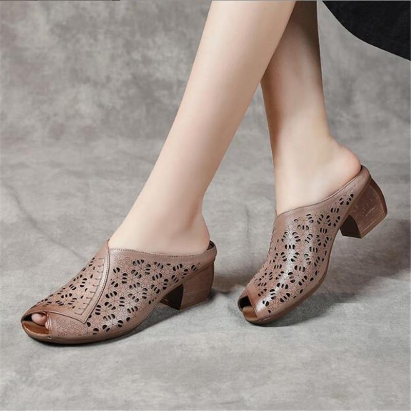 Летние Новые Шлепанцы из Натуральной Кожи Женские Ретро Этнический Стиль Толстая Танкетка Обувь Рыбий Носок Домашние Тапочки Женские Полые Сандалии