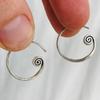 Винтажные простые серьги-подвески спиральной формы с геометрической резьбой по металлу серебристого цвета для женщин, ювелирные изделия