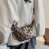 Супер огненная нишевая популярная сумка с леопардовым принтом женская 2025 новая универсальная на плечо, сумка-мессенджер, модная портативная сумка-пельмень, тренд