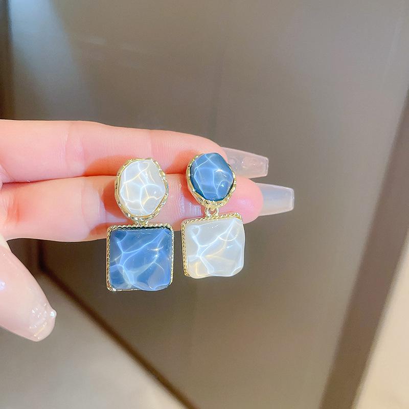 Серебряные игольчатые серьги с узором из игристой воды неправильной формы во французском стиле высокого класса