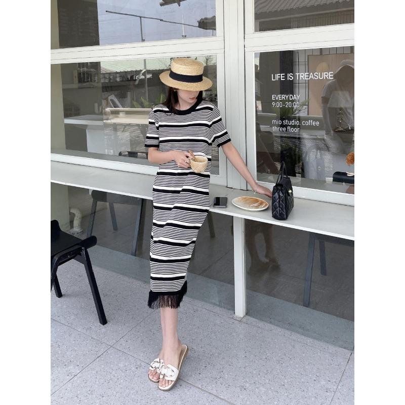 Ленивое полосатое вязаное платье для женщин, летнее новое свободное повседневное платье средней длины с коротким рукавом для женщин