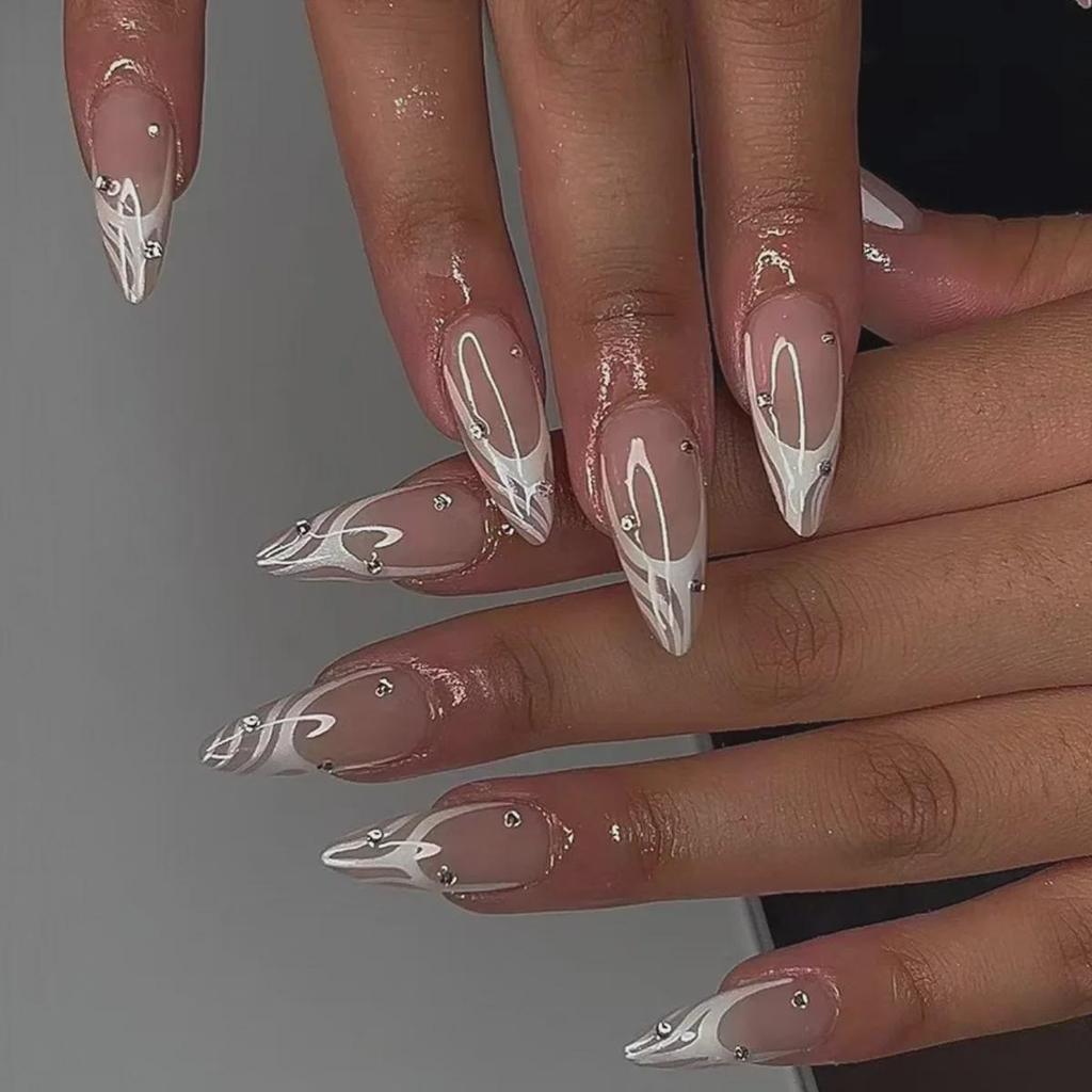 Элегантный кричащий нейл-арт: Легкие роскошные плавные линии с ручной алмазной нашивкой, водонепроницаемые и съемные