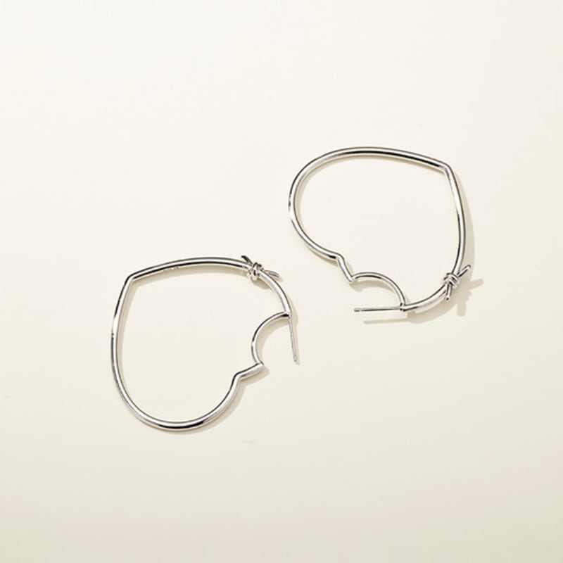 METROCITY JEWELRY Cuore Sterling Silver White Earrings A231SE0003WPQ