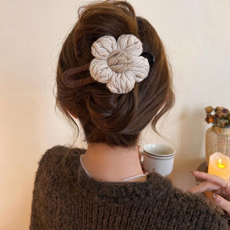 Vintage Large Plush Flower Hair Clips Girls Elegant Ponytail Braid Claw Hair Duckbill Clip Girls Headdress Gift