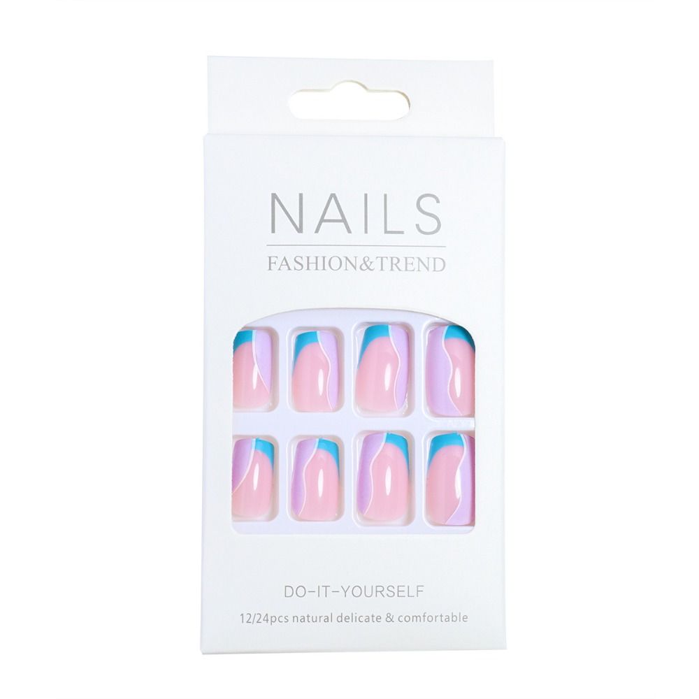 Носимый маникюр. Французские накладные ногти. Типсы для ногтей средней длины. Модный пресс на ногтях для девочек.