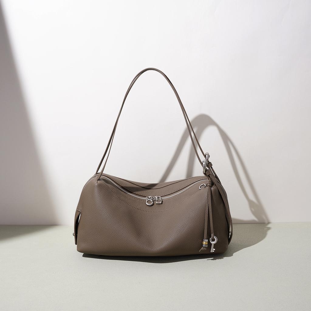 New genuine leather lunch bag, top-layer cowhide fashion handbag, versatile shoulder and underarm commuter bag