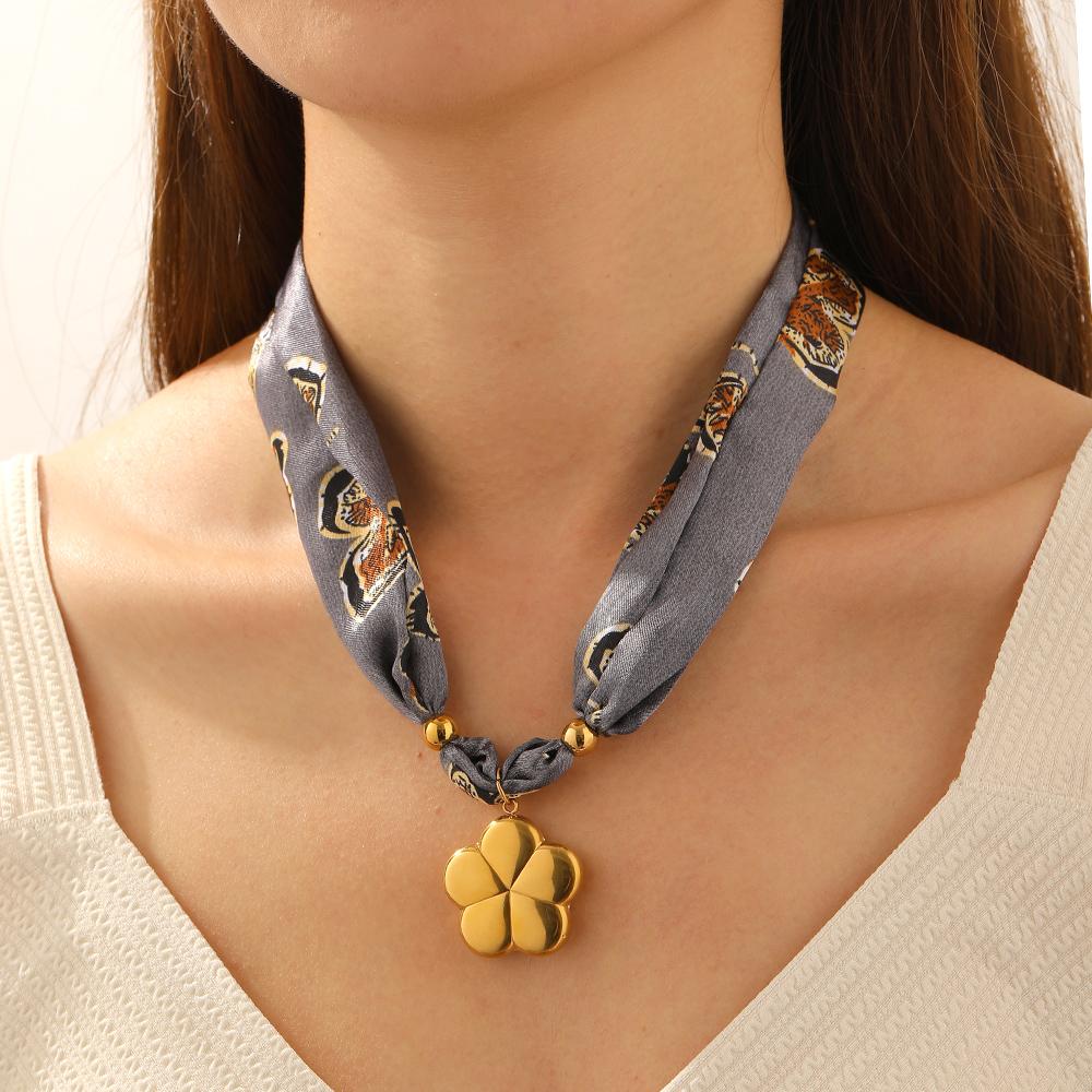 316L Stainless Steel Gray Ribbon Chain Classic 5-Leaf Flower Pendant Necklace Women 18k Gold Plated Waterproof Jewelry