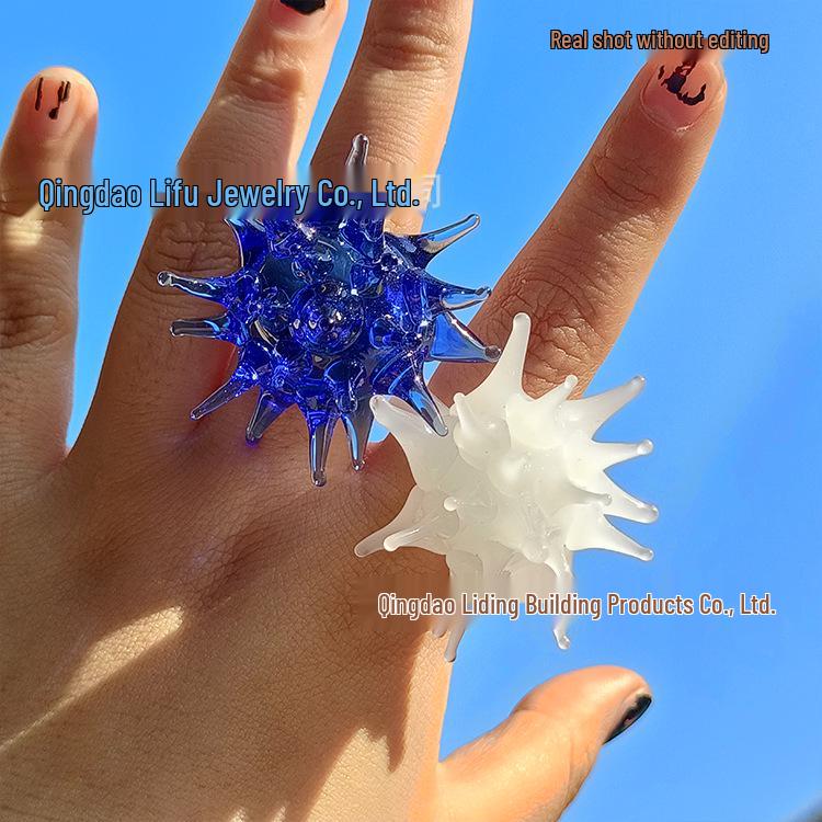 Изысканное многоцветное кольцо из муранского стекла в виде морского ежа