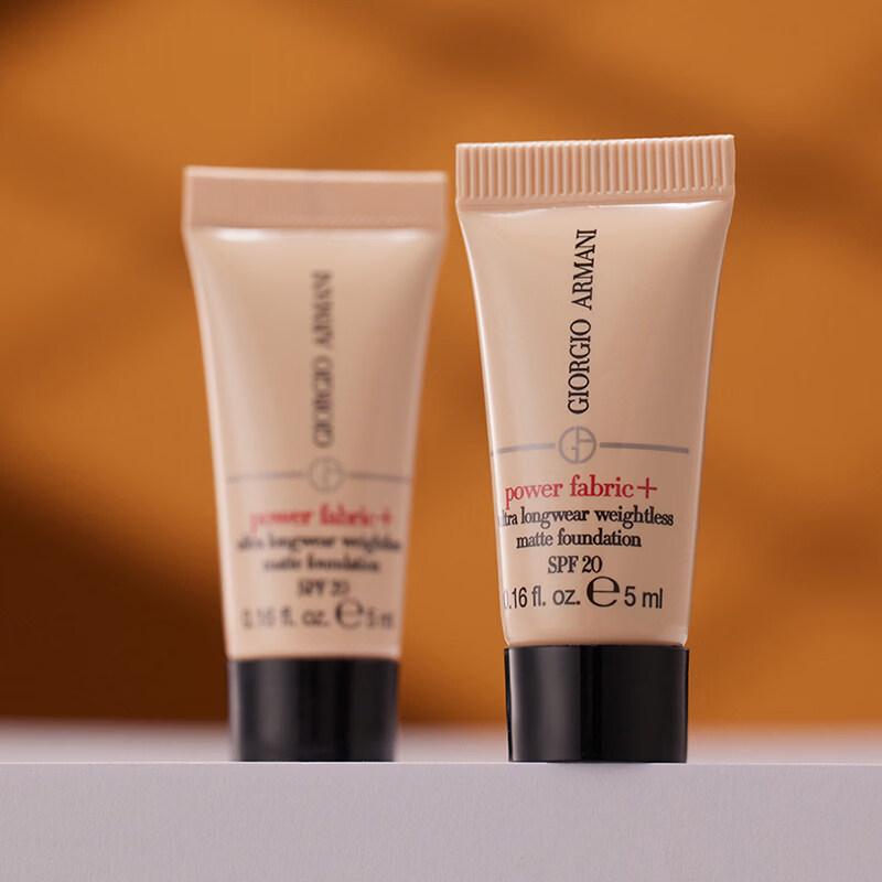 Образец тональной основы Armani Power Fabric с долгим покрытием