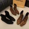 Ботильоны на плоской подошве с леопардовым принтом, замшевые теплые женские туфли, зимние брендовые повседневные туфли-челси с квадратным носком, тренд 2025 года, низкие каблуки, зимние ботинки женские