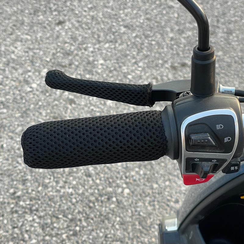 2 пары всесезонных универсальных нескользящих влагопоглощающих шелковых чехлов на ручки для электромобилей