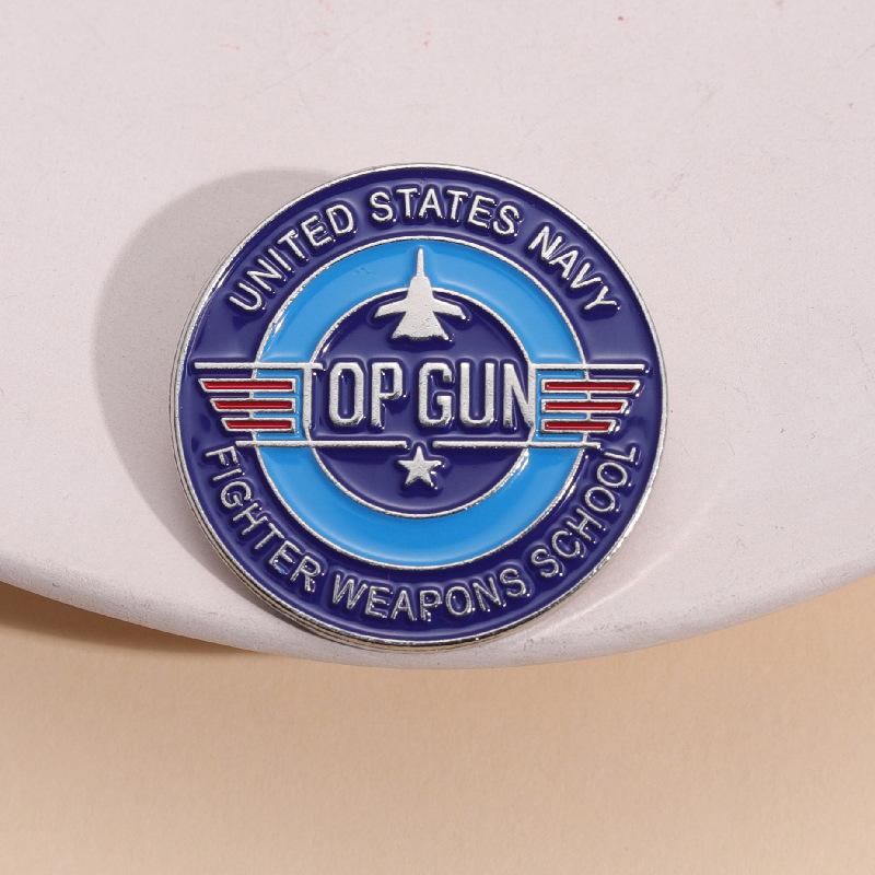 Pilot Space Shuttle Travelling Enamel Pin Denim Backpack Clothes Decoration Badges Jewelry