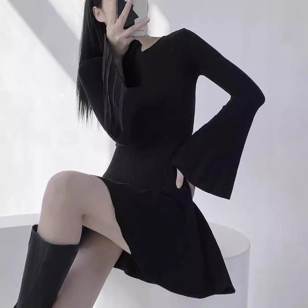 Вязаное платье-свитер в стиле Хепберн для женщин: Элегантная короткая юбка с французской талией для осени и зимы.