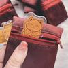 Красный конверт и наклейка на телефон «Счастливый кот» из золотой фольги от Чжоу Шэна - Креативный талисман богатства для прямых трансляций Douyin