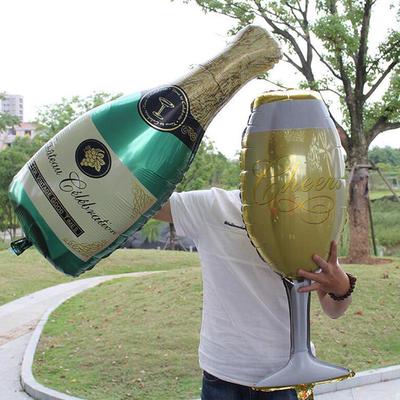 Воздушные шары в форме бутылки шампанского и фужера