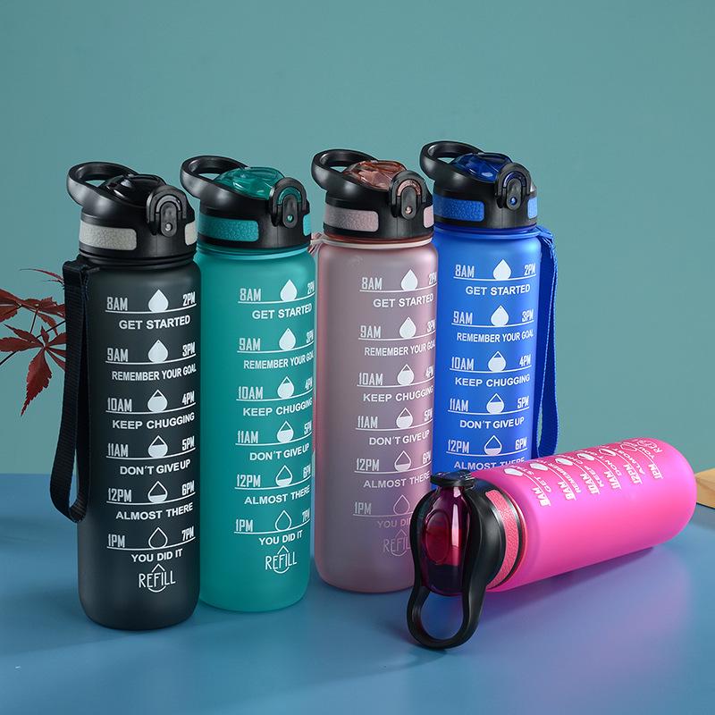 Кружка-градиент, большая вместимость с ручкой, откидная крышка, соломинка; Портативная спортивная бутылка для воды для фитнеса на открытом воздухе.