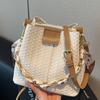 Повседневная модная простая женская сумка 2025 новый тренд сумка через плечо нишевая контрастная цветная текстура цепочка портативная сумка-ведро
