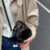 Корейская версия простой ретро зарубежный стиль портативная сумка для боулинга женская 2025 новый нишевый дизайн дорожная наплечная сумка-мессенджер