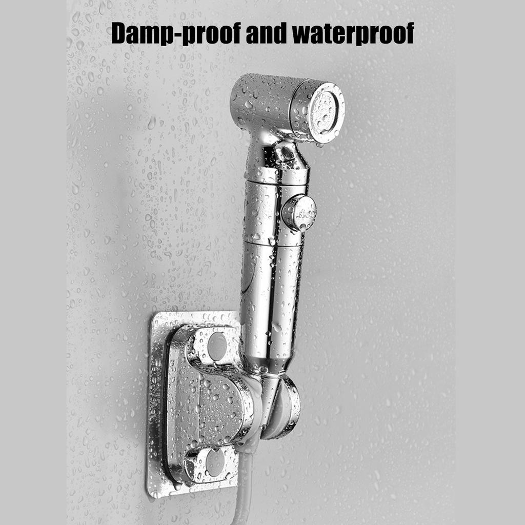 Ручной биде-спрей для ванной с эргономичной ручкой и несколькими настройками давления. Прост в использовании для эффективной очистки.