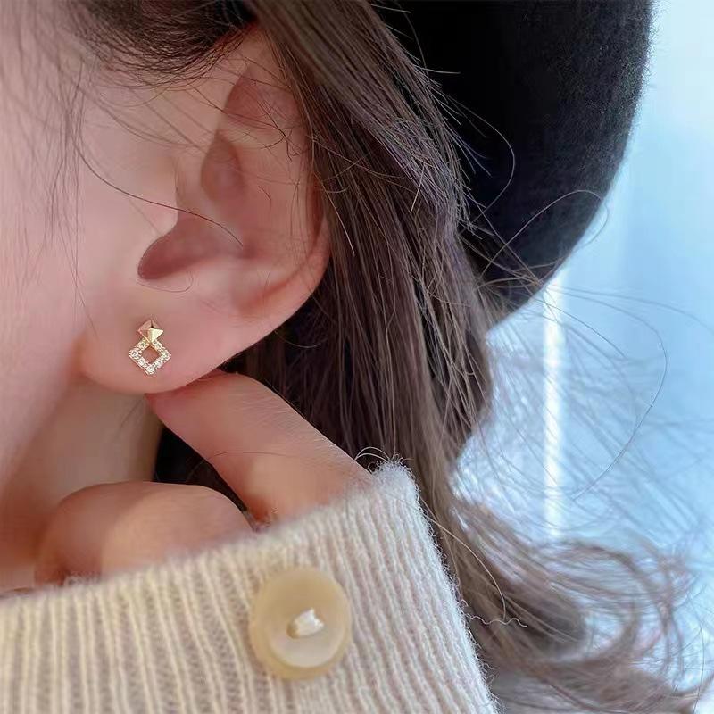 Серьги-гвоздики из стерлингового серебра S925, женские, модные, высокого качества, с геометрическим узором и бриллиантами, квадратные серьги