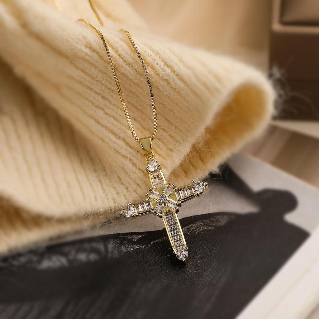 Aogu Позолоченная 18K подвеска-крест с цирконами - Женское минималистичное ретро-дизайн