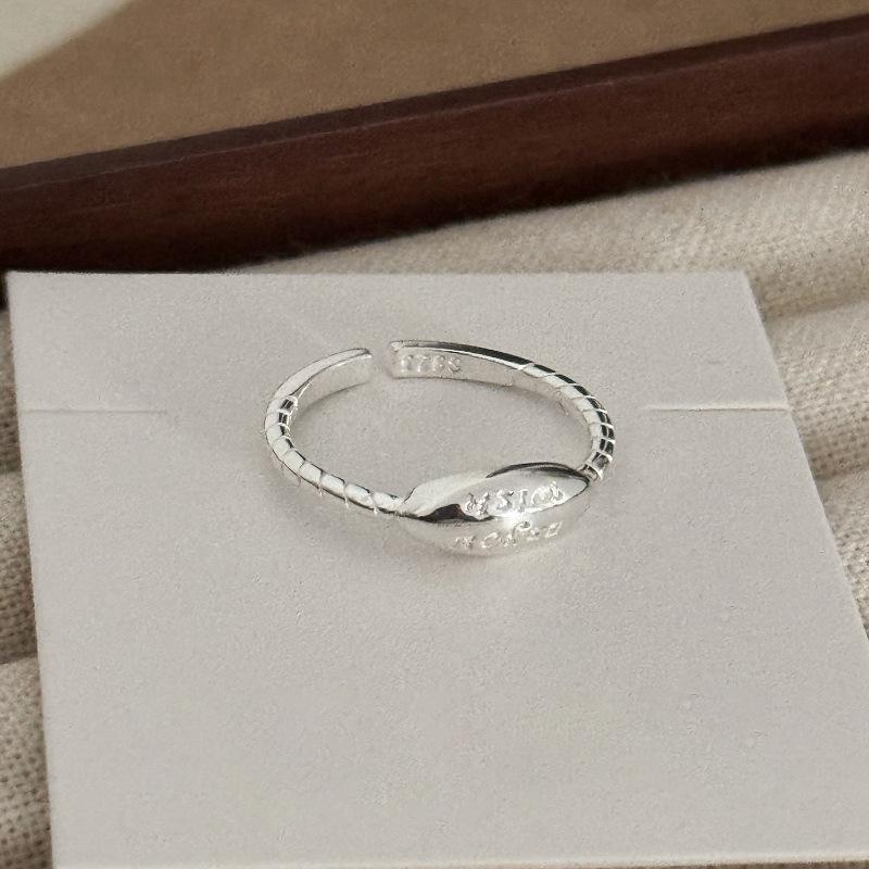 Trendy Minimalist Korean Vintage Stacking Rings for Women - Influencer-Approved Light Luxury Style.