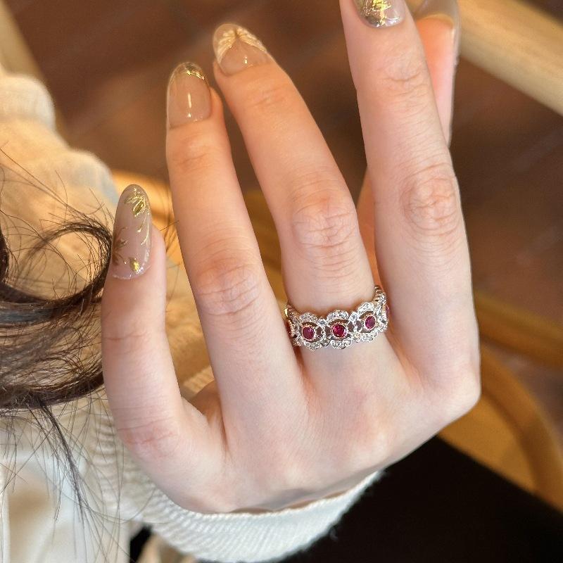 Light Luxury Inlaid Diamonds Vintage Hollow Out Lace Ruby Rings for Women Gorgeous Style Showy Wedding Ring Jewelry