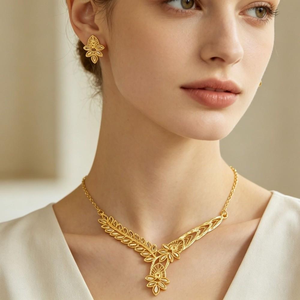 Dainty Flower Stud Earrings Elegant Necklace and Earrings Gold Plated Zinc Zinc Alloy Jewelry Set Bridal