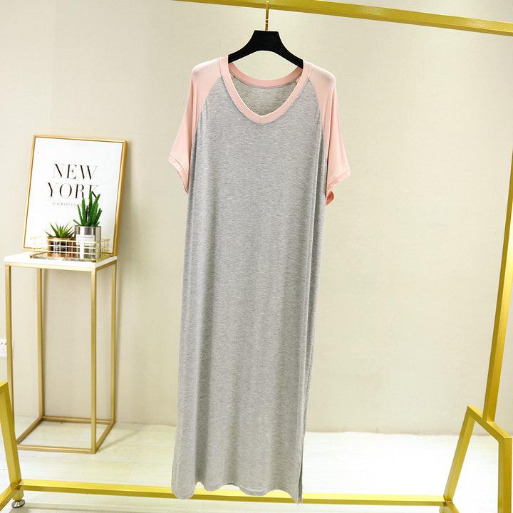 Летнее платье свободного кроя из модала с V-образным вырезом, короткими рукавами и разрезами по бокам