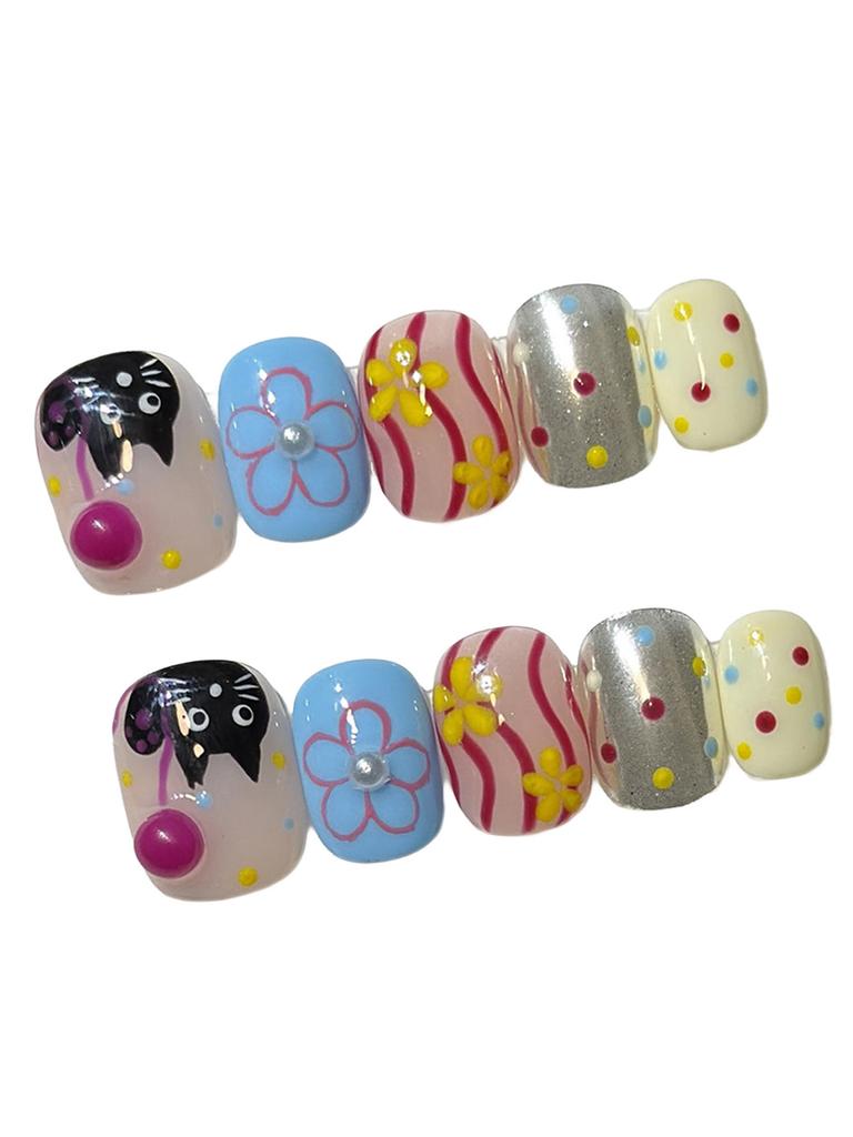 Balloon Cat Pattern Short Fake Nails 10 Pieces Hand-Painted Design Comfort Fit Lightweight Eco-Friendly Material