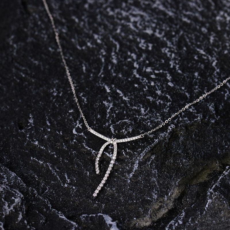 Нежное и милое бриллиантовое ожерелье-бантик с кисточками на ключицу, цепочка на год, ниша, легкая роскошь