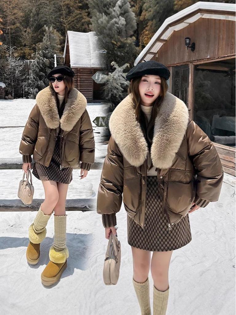 2025 Winter Women's Fashionable Short Cotton Jacket with Removable Fur Collar - Age-Reducing, Loose, Photogenic & Thickened Design