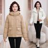 Женская короткая хлопковая куртка 2025 зима новая модная свободная стройнящая большой карман теплая хлопковая куртка