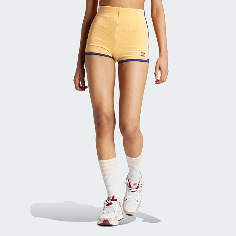 adidas Оригинальные махровые шорты с полосатым принтом и небольшим логотипом, обтягивающие повседневные шорты, женские шорты светло-оранжево-желтого цвета JG8060