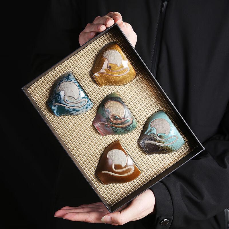 Чайный набор и чашки из цинской керамики в стиле «тушь и вода»