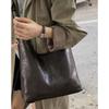Retro High-end Bucket Bag Women's 2025 New Fashionable Solid Color Simple Shoulder Armpit Bag Versatile Commuter Bag